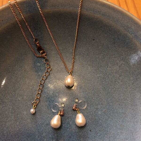 コットンパール ペンダントとノンホールピアス ハンドメイド