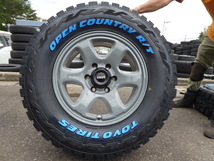 ＢＲＵＴ　ＢＲ-44　コンクリート　プラド　サーフ　ＦＪクルーザー　265/70Ｒ17　ＴＯＹＯ　オープンカントリーＲＴ付き　ホワイトレター_画像2