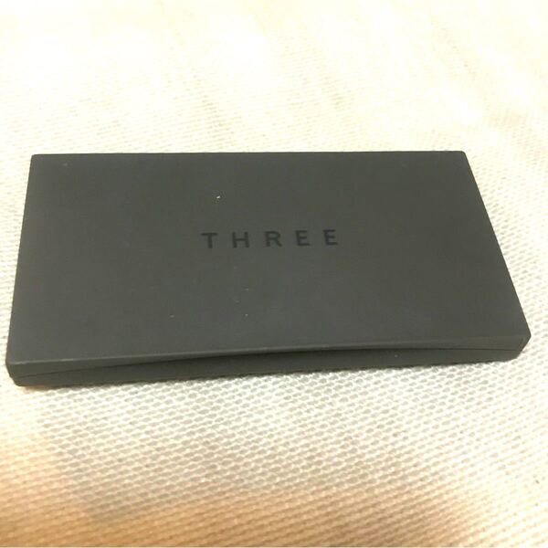 【チーク】THREE チーキーシークブラッシュ16 Sister of night
