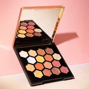 Mack Andy アイシャドウパレット 01 TarteBee