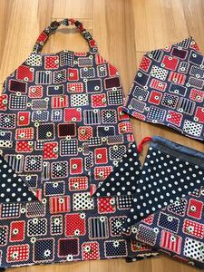 ●ハンドメイド●お花*ドット*チェック柄 子ども用エプロン*三角巾*巾着袋 サイズ130 紺色&赤