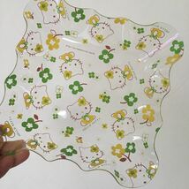 ハローキティ 新品　保冷バック　500ペットボトル6本入る大きさ　お菓子トレー　エコバッグ_画像2