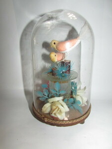 ( 旧家・蔵出し)(古い時代の全面気泡ドーム形ガラス・鳥と薔薇入りの飾り物)温泉のお土産品・昭和レトロ・貴重・珍品