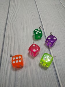 チャーム★サイコロパーツ★ ネオンカラー 5種×2個→10個セット デコパーツ キーホルダー作りに♪