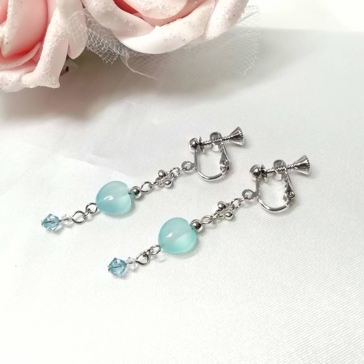 Boucles d'oreilles faites main avec coeur en calcédoine bleu de mer naturelle ★ Pierre naturelle/élégante/argent/courte/bleu clair/Swarovski/aigue-marine/coeur, Accessoires pour femmes, Des boucles d'oreilles, perles, Verre