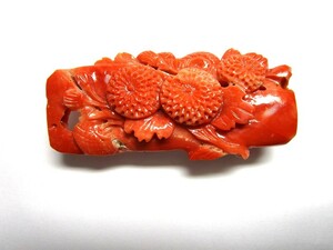 （1287）　珊瑚　「雛菊3輪」　50ｍｍ　18ｇ　帯留