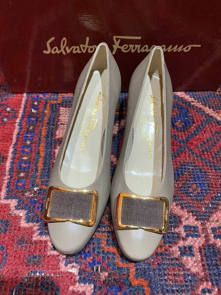 新品Salvatore Ferragamo GRECA LOGO LEATHER PUMPS MADE IN ITALY/サルヴァトーレフェラガモロゴレザーパンプス