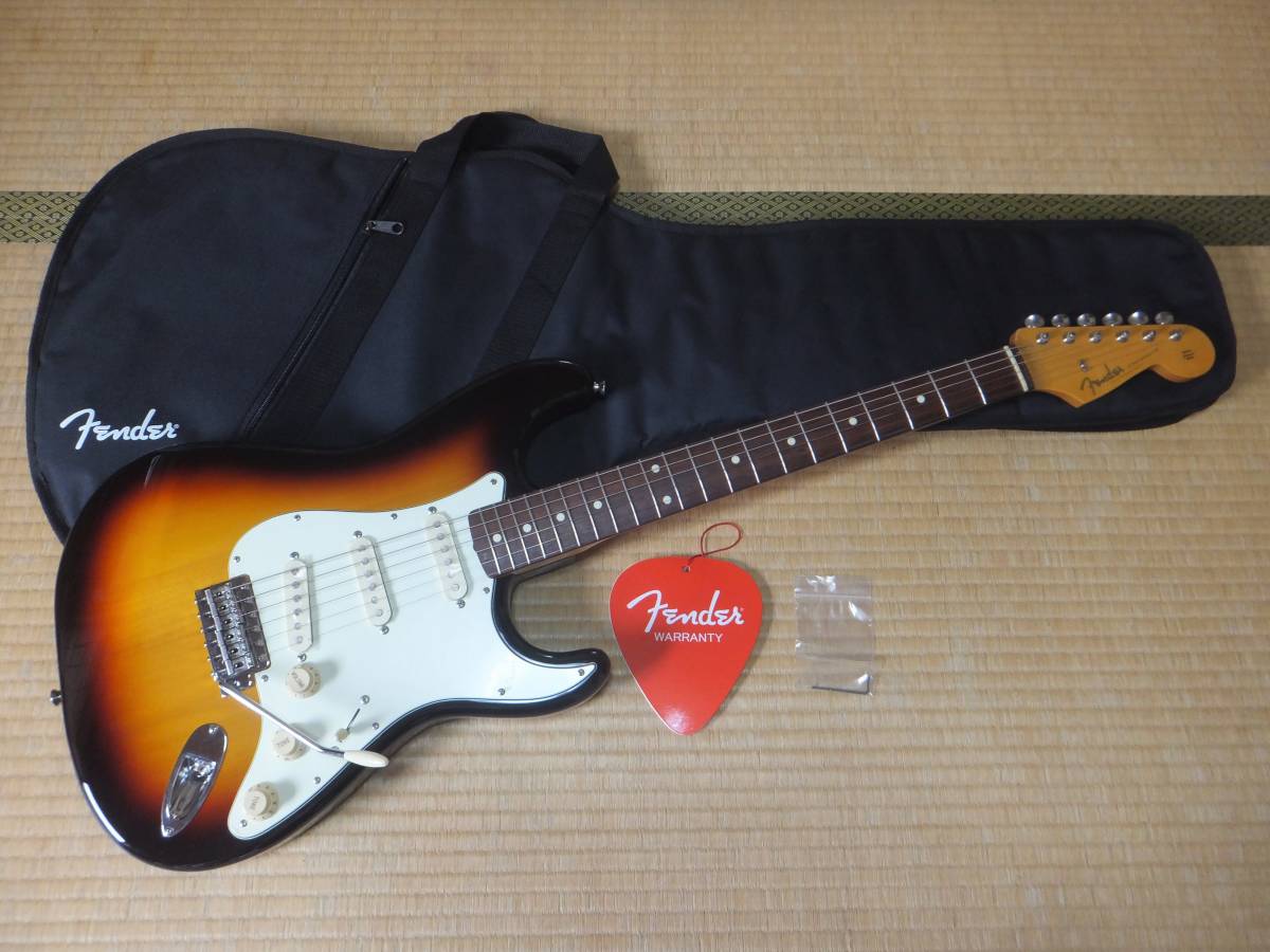 新品同様 FENDER JAPAN CLASSIC 60S STRATOCASTER 3TS フェンダー