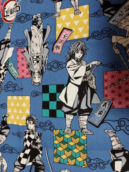 71 Sale 鬼滅の刃 全身柄の生地 ハギレ 40×50cm×2枚セット ☆
