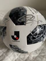 ●2018年横浜FC実使用「TELSTAR テルスター」三浦知良他計26名直筆サイン入　used_画像1