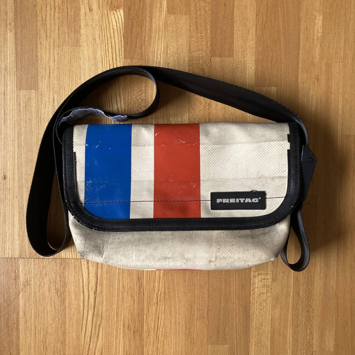 ヤフオク! -「freitag hawaii five-0」の落札相場・落札価格