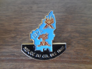 フランス☆古いピンズ 【SPA REF JCE DU COL DES FANS】 ピンバッジ PINS ピンバッチ ねこ 猫 ネコ いぬ 犬 イヌ