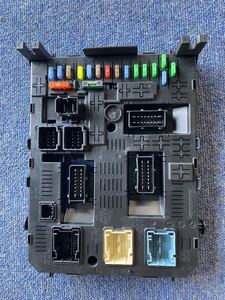 プジョー 308sw T7W5F02 ヒューズボックス コンピューター