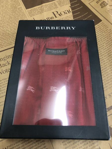 新品 バーバリー BURBERRY トランクス M 赤　全体にホース柄　ボックス入り　未使用 レア