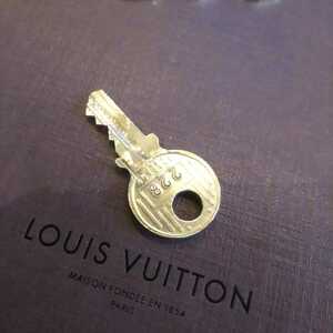 送料無料 鍵のみになります。番号228 美品 Louis Vuitton パドロック カデナ 南京錠 ルイヴィトン 鍵 ゴールド