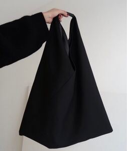 新品 トライアングル ワンショルダーバッグ