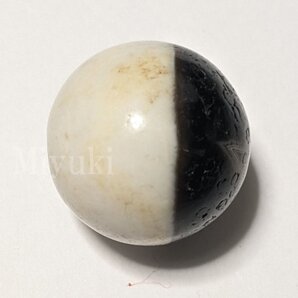 御幸天珠 AU02482 黒白天珠 約19mm 眼模様くっきり 馬蹄痕びっしり 黒から白へ 陰陽 天地 白黒天珠