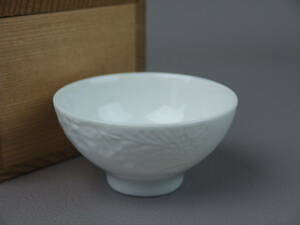 [ antique * tea utensils ]* China? Arita .?** white porcelain flower writing sake cup large sake cup cm741xb.m8. sake cup and bottle sake cup 