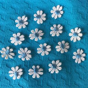 ワッペン お花 15枚セット 白に水色 デイジー マーガレット 花 刺繍ワッペン 水色