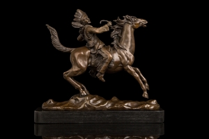 【永楽】大人気ブロンズ像　馬に乗る男子　インテリア　彫刻　銅像 