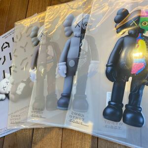 KAWS TOKYO FIRST クリアファイル 3セット　カウズ パンプ付き