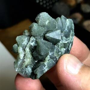 内蒙古産緑水晶クラスター・33g（中国産鉱物標本）