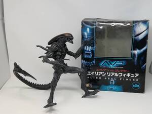 E885★ジャンク エイリアンvsプレデター エイリアン リアル フィギュア(リアル彩色)支え台が欠品です。※欠品・汚れ・傷有り。箱あり。