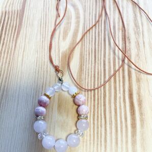 -SUI8- No.54 ローズクオーツ とインカローズ のサークルペンダント　a Rose quartz and Inka roses( Rhodochrosite) pendant