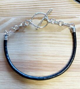 -SUI8- No.50 本革とシルバーのマンテルブレスレット　A Leather and silver filled Marel bracelet