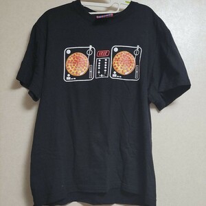 アイリーライフ Lサイズ TシャツPIZZA ON TURNTABLE TEE IRIE by IRIE LIFEピザ タンテ