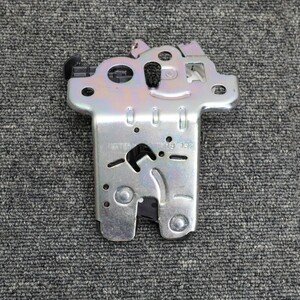 [P-13]ポルシェ 981 Cayman ケイマン GT4 リアゲートロック Rear lid latch Lock actuator 8R0827505 中古