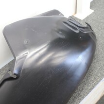 [P-13]ポルシェ 981 Cayman ケイマン GT4 右フロントフェンダーライナー Front Right Fender Liner 98150450400 中古_画像2