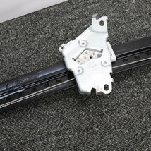 [L-8]レクサス LS500 VXFA50 右リア ウィンドウレギュレーター 69830-50080 Rear right window motor 検:GVF50 LS500h 中古_画像3