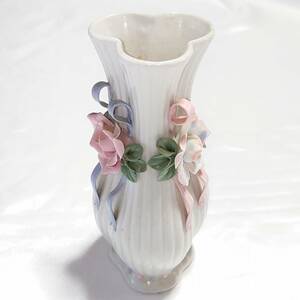洋風 花瓶 一輪挿し ホワイト 花型の飾り 焼き物 幅約6.5㎝ 高さ約15㎝ 硝子瓶 花器 花差し【2377】