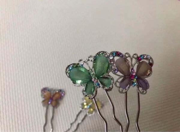 夏祭りヘアアクセサリー新品未使用 着物浴衣蝶々Uコーム かんざし 四色4本セット
