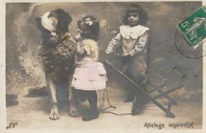 アンティークポストカード　絵葉書　大きな犬と少女たち