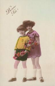 アンティークポストカード　絵葉書　カーリーヘアの可愛い少女たち