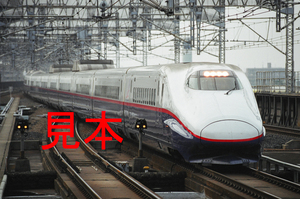 鉄道写真、35ミリネガデータ、128628360022、新幹線E2系（J7編成）、JR大宮駅、2001.08.30、（2910×1929）