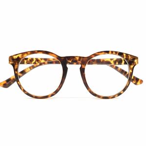 トレンドの太リム　丸みを帯びたウエリントンフレーム伊達眼鏡　ブラウンデミ　幅広く使えるファッションアイテム　UV400 メガネ女子