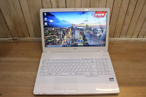 ★FUJITSU/富士通 LIFEBOOK AH03/A3 2016年製 ノートパソコン windows10 4GB AMD E1-7010 1.50GHz USED ★