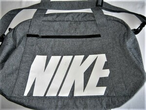 ★中古品 NIKE ナイキ ウィメンズ ジム クラブ ダッフルバッグ ボストンバッグ かばん BAG グレー 30L 約Y56cmT30cm レディース 女性用★