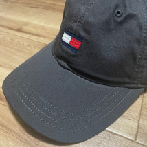 【USA正規品】 トミーヒルフィガー TOMMY HILFIGER ストリート 帽子 キャップ ストラップ調節 チャコールグレー HIPHOP コットン100％ (31)_画像1