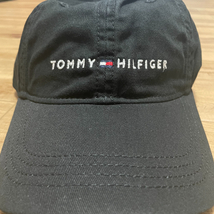 【USA正規品】 トミーヒルフィガー TOMMY HILFIGER 帽子 キャップ ストラップ調節 刺繍 レザーアジャスター 黒 コットン100％ (34) _画像3