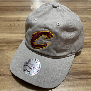 USA正規品 MITCHELL&NESS ミッチェルアンドネス NBA クリーブランド キャバリアーズ CAVS キャプス ストラップバックキャップ カーキ