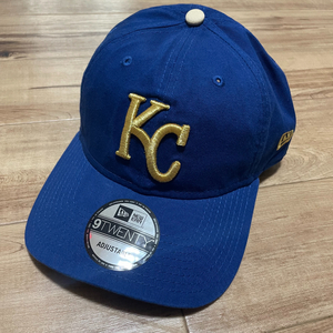 NEWERA 【9Twenty】 ニューエラ ストラップバックキャップ 帽子 MLB カンザスシティ ロイヤルズ KC Royals 青 ゴールド ALT サイズ調節可能