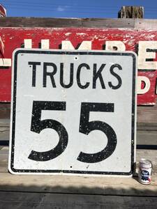 即決【TRUCKS 55】 76x76cm ヴィンテージ USA ロードサイン 道路標識 看板 アメリカンフェンス ガレージ 店舗ディスプレイ トラック