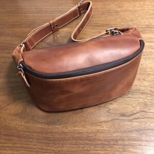 値下げ! 新品未使用 カウレザー 本革 ユニセックス ボディバッグ bag ブラウン