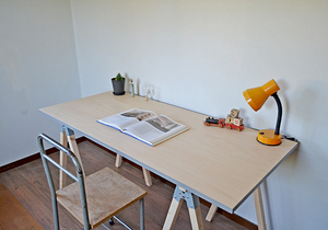 Art hand Auction طاولة بسيطة Sawhorse باللون الرمادي الفاتح 155 أثاث طاولة منضدة Atelier, العناصر اليدوية, أثاث, كرسي, طاولة, مكتب