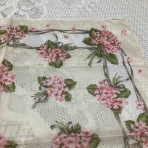 新品☆ニナ・リッチ　ハンカチーフ　綿100% 日本製　約45cm レース刺繍入り　花束　淡いピンク_画像5