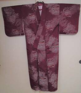 正絹／レトロな濃い葡萄色に京都名所と季節の花が織り出された着物／Sサイズ／未使用